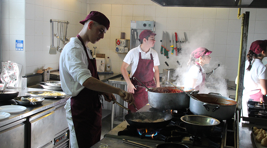 I futuri chef del Formont La Mandria si sfidano con ricette regionali dalle cucine di casa